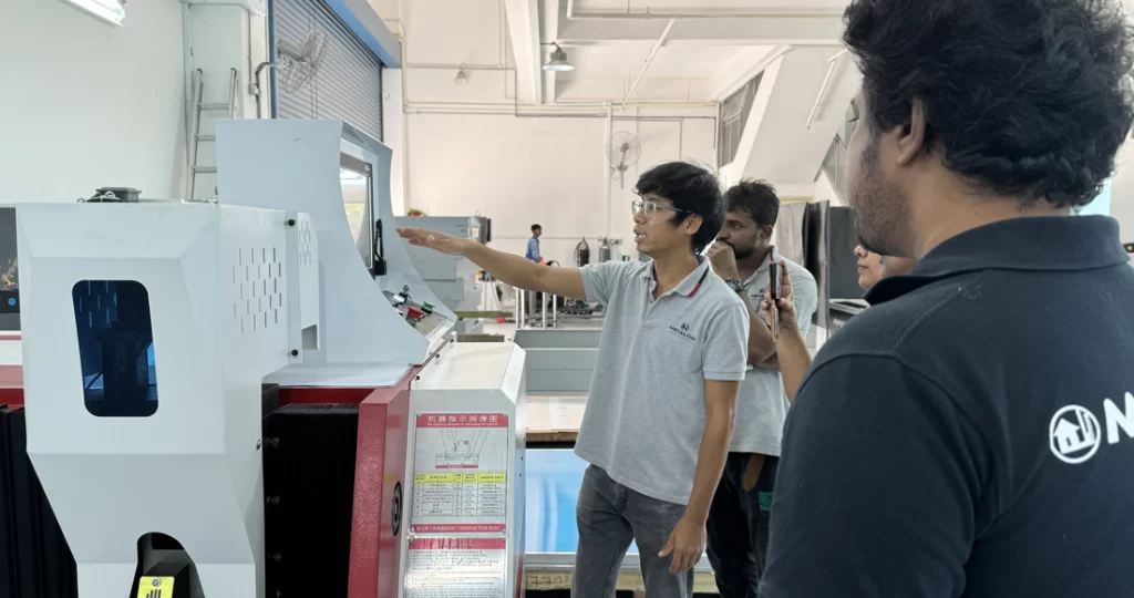金属刨槽机和激光切割机在新加坡客户工厂