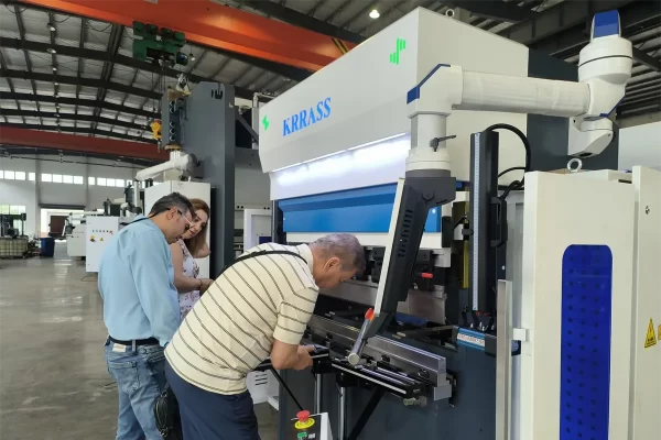 电液折弯机的机身架构和墙板用料强度