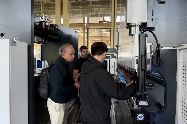 海外客商实地到访，精准考察采购｜国外客户亲临KRRASS克劳斯，深度核验折弯机实力,现场敲定采购合作意向