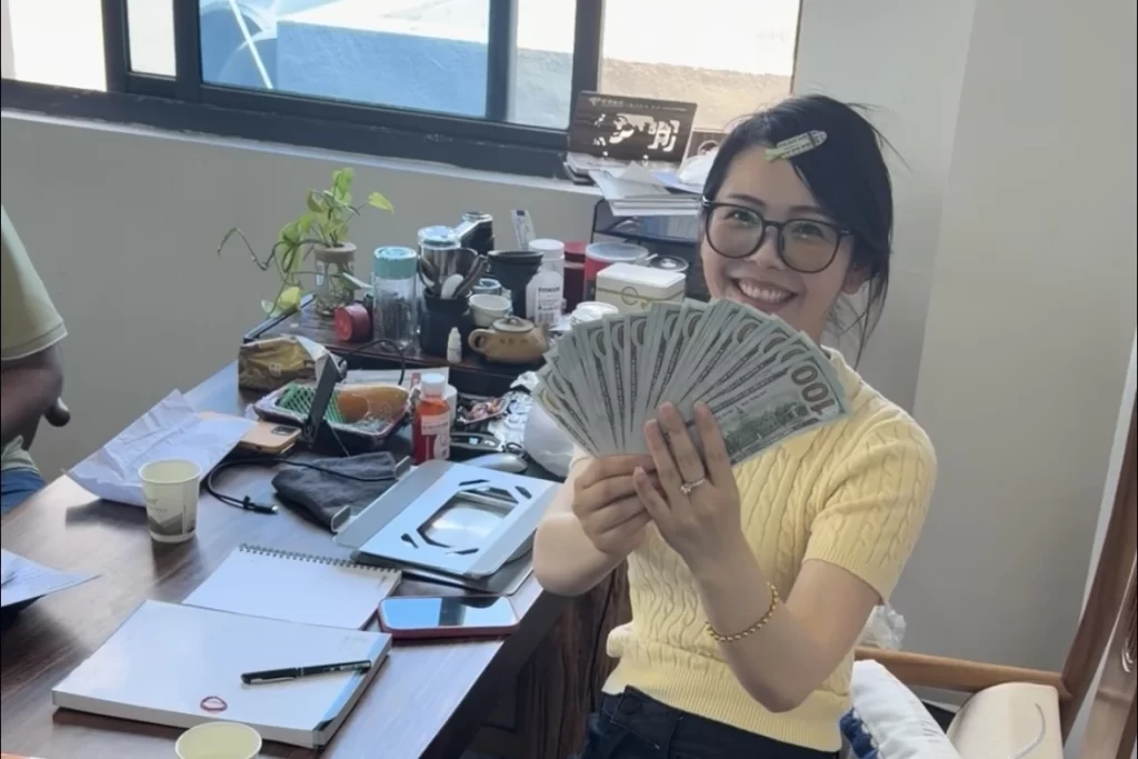 现场看好、当场付款！国外客户亲临KRRASS克劳斯智能，实地考察直接拿下折弯机订单